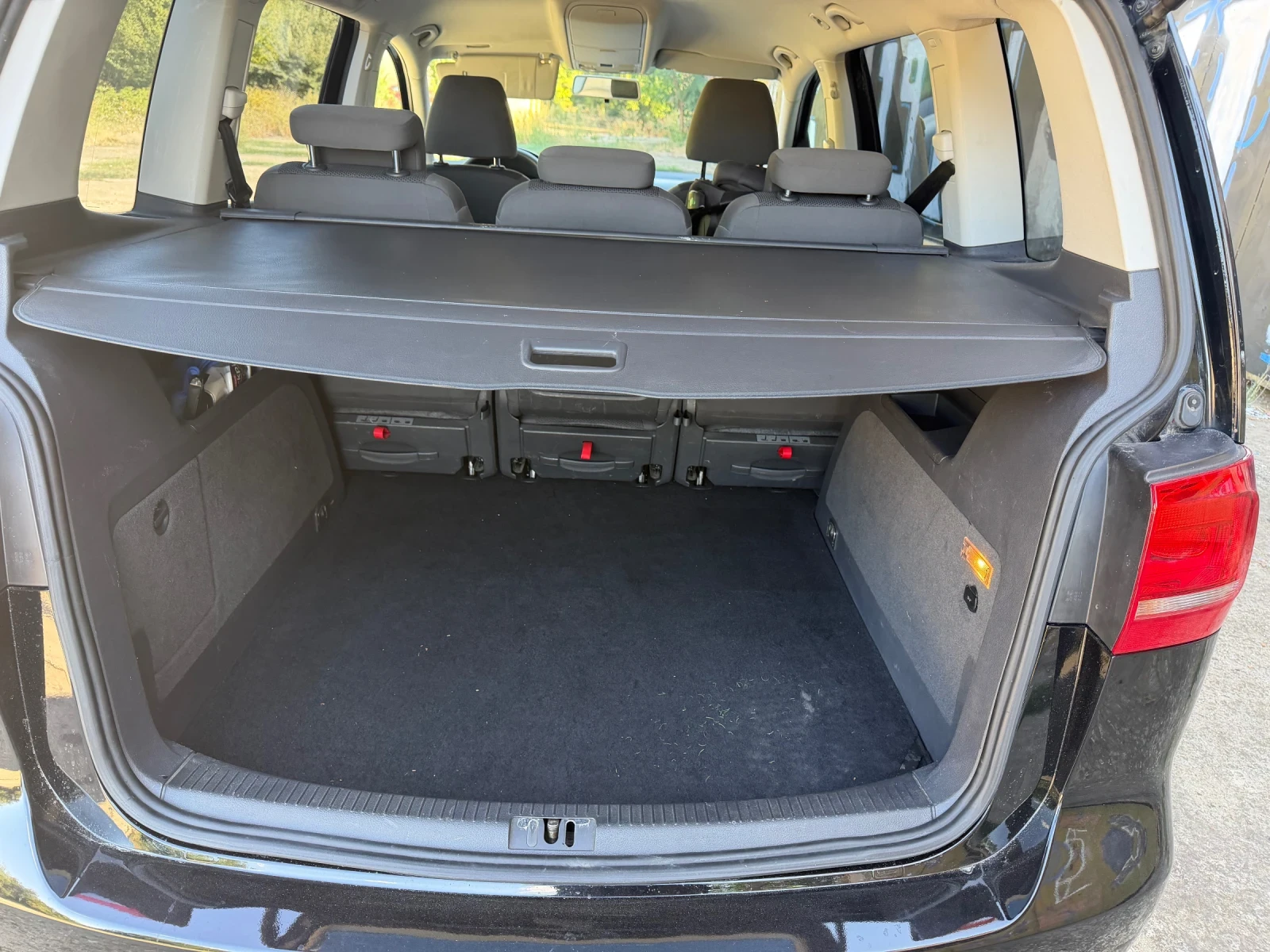 VW Touran 1.6 TDI 6 скорости подгрев , снимка 8 - Автомобили и джипове - 55952593