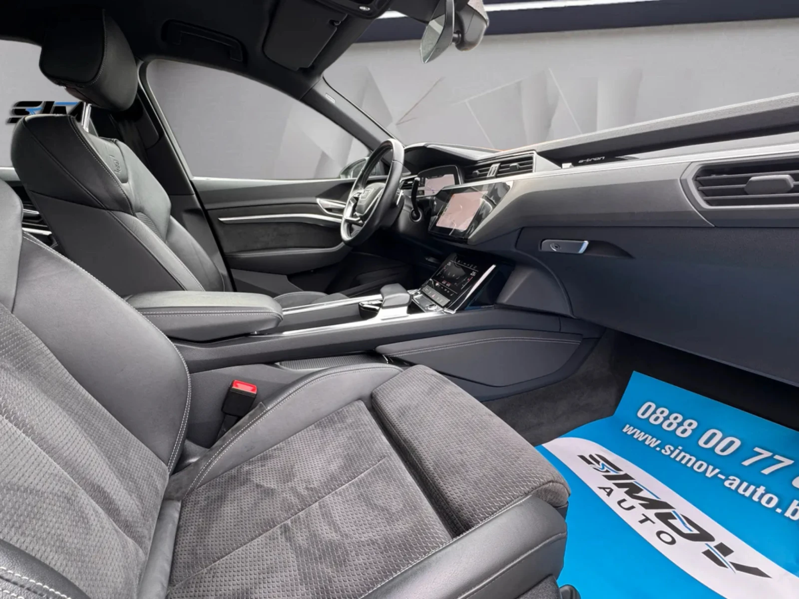Audi E-Tron 55 97%-SOH S-LINE ДИСТРОНИК HEAD-UP ДИСПЛЕЙ KEYLES, снимка 15 - Автомобили и джипове - 56166431