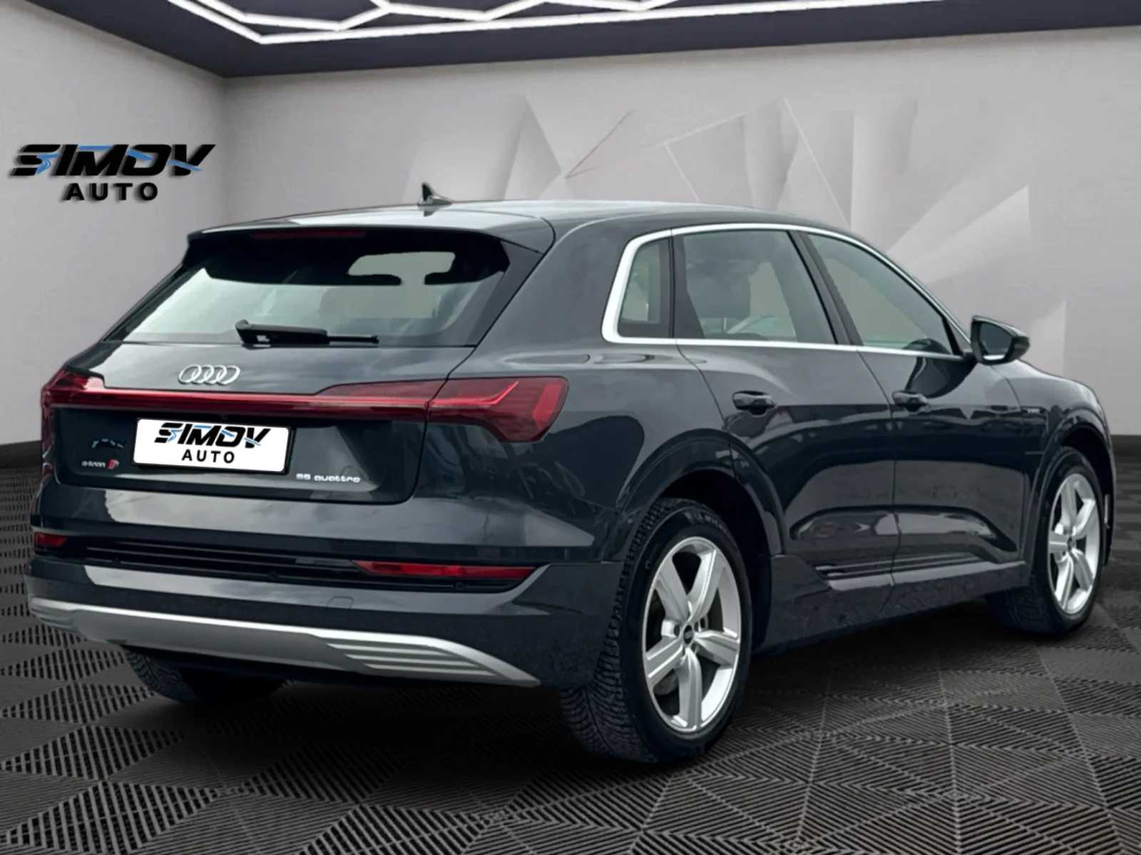 Audi E-Tron 55 97%-SOH S-LINE ДИСТРОНИК HEAD-UP ДИСПЛЕЙ KEYLES, снимка 4 - Автомобили и джипове - 56166431