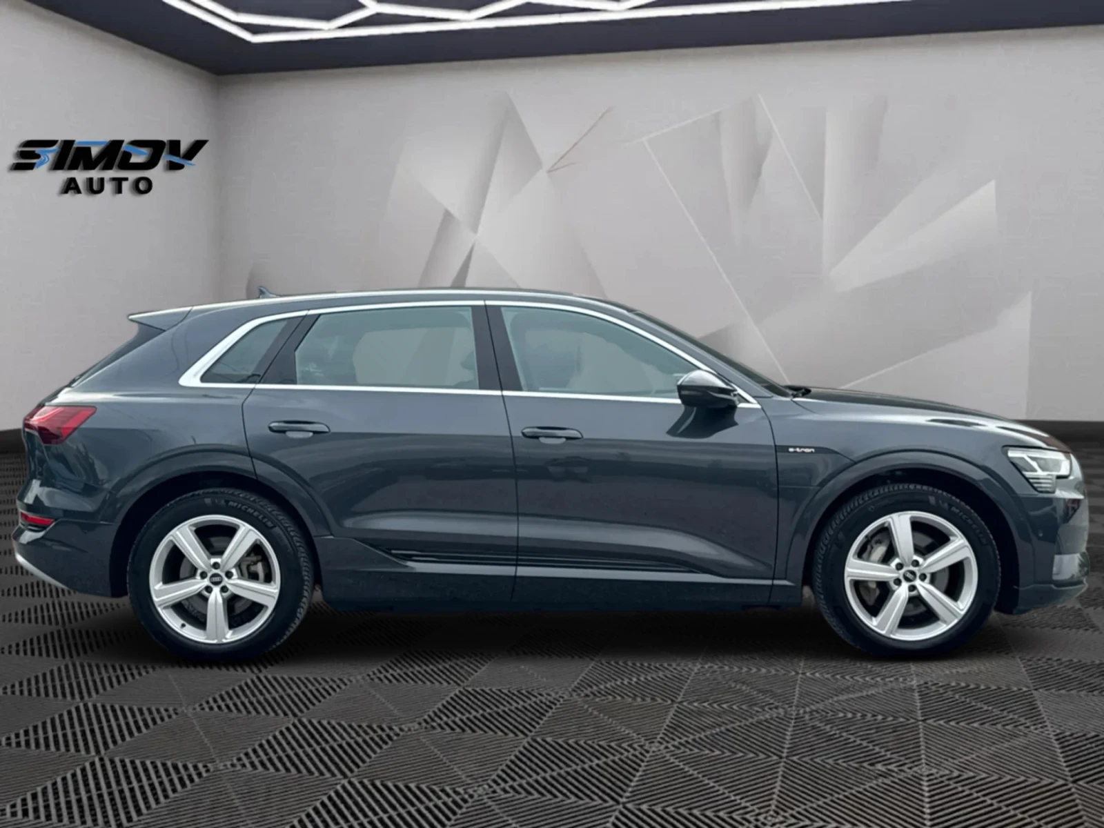 Audi E-Tron 55 97%-SOH S-LINE ДИСТРОНИК HEAD-UP ДИСПЛЕЙ KEYLES, снимка 6 - Автомобили и джипове - 56166431