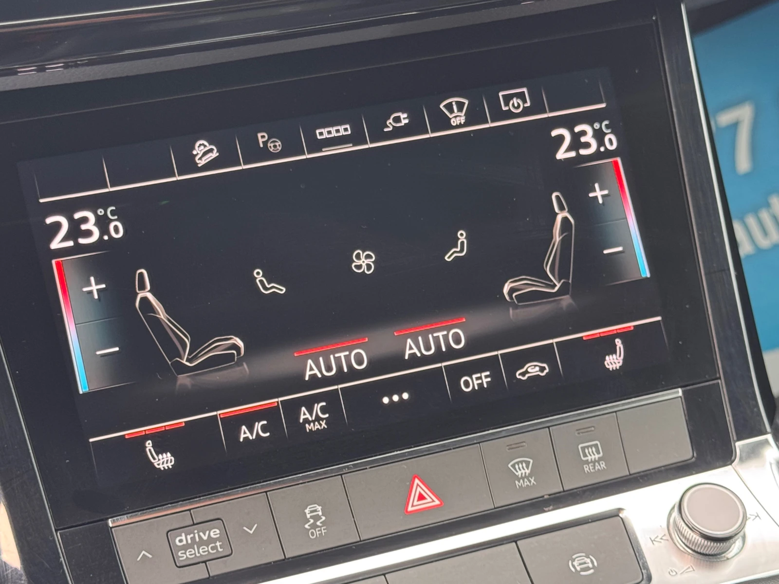 Audi E-Tron 55 97%-SOH S-LINE ДИСТРОНИК HEAD-UP ДИСПЛЕЙ KEYLES, снимка 13 - Автомобили и джипове - 56166431
