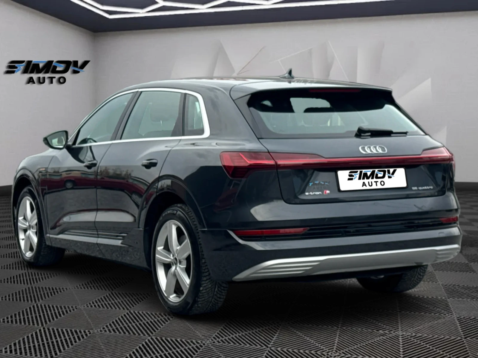 Audi E-Tron 55 97%-SOH S-LINE ДИСТРОНИК HEAD-UP ДИСПЛЕЙ KEYLES, снимка 2 - Автомобили и джипове - 56166431