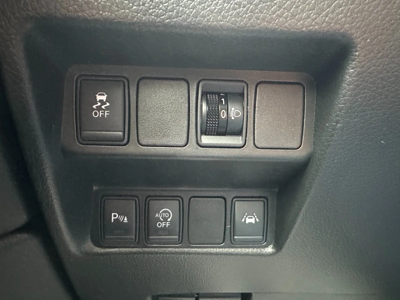 Nissan Qashqai, снимка 14 - Автомобили и джипове - 53361242