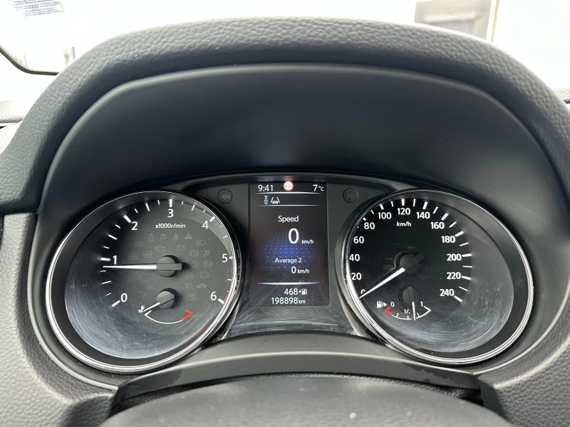 Nissan Qashqai, снимка 13 - Автомобили и джипове - 53361242