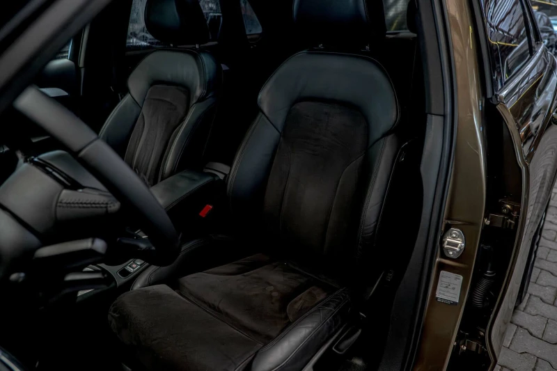 Audi Q3 2.0TDI/Quattro/Bose/LED/PDC/Панорама, снимка 8 - Автомобили и джипове - 53479970