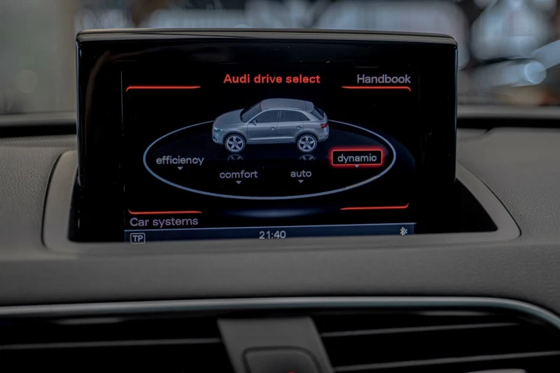 Audi Q3 2.0TDI/Quattro/Bose/LED/PDC/Панорама, снимка 11 - Автомобили и джипове - 53479970