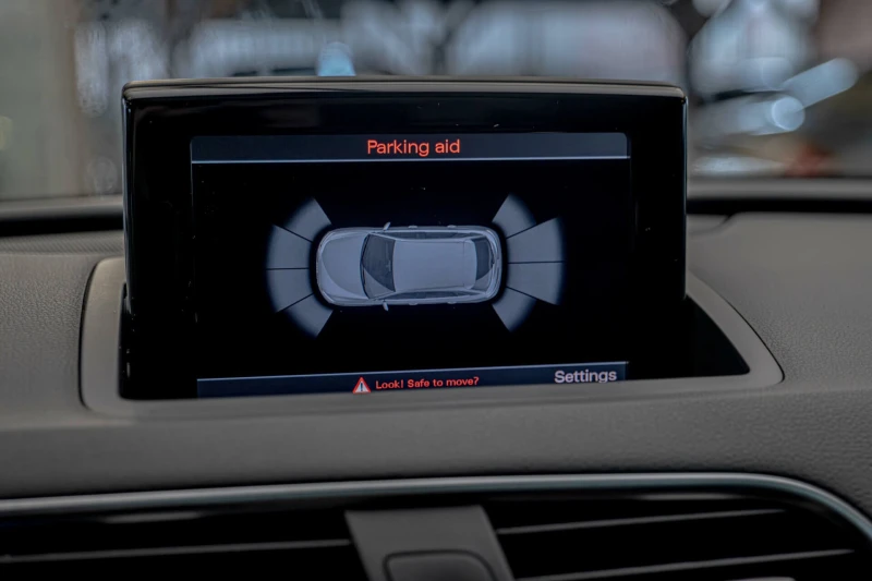 Audi Q3 2.0TDI/Quattro/Bose/LED/PDC/Панорама, снимка 10 - Автомобили и джипове - 53479970