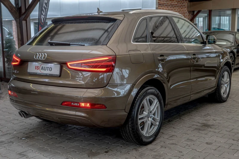 Audi Q3 2.0TDI/Quattro/Bose/LED/PDC/Панорама, снимка 4 - Автомобили и джипове - 53479970