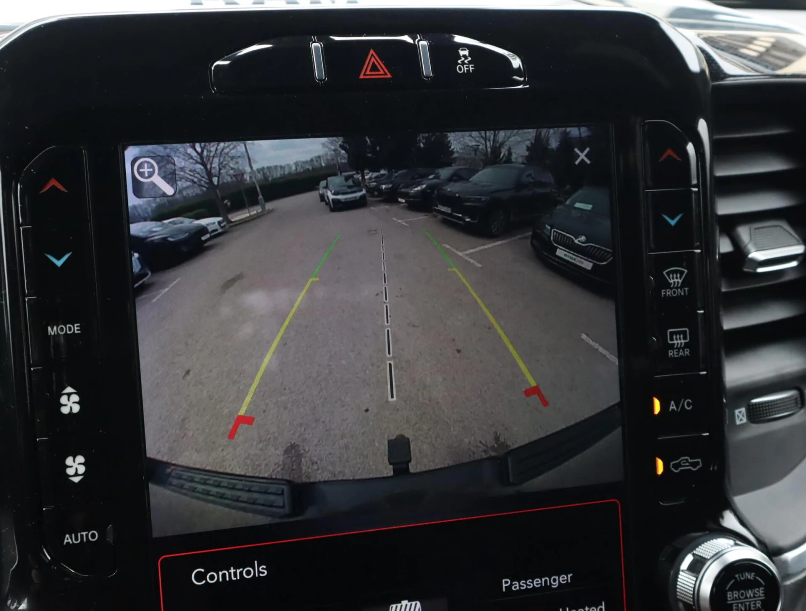 Dodge RAM 1500 5.7 HEMI V8/Crew Cab Long/4WD/Камера/Подгрев, снимка 13 - Автомобили и джипове - 54000439