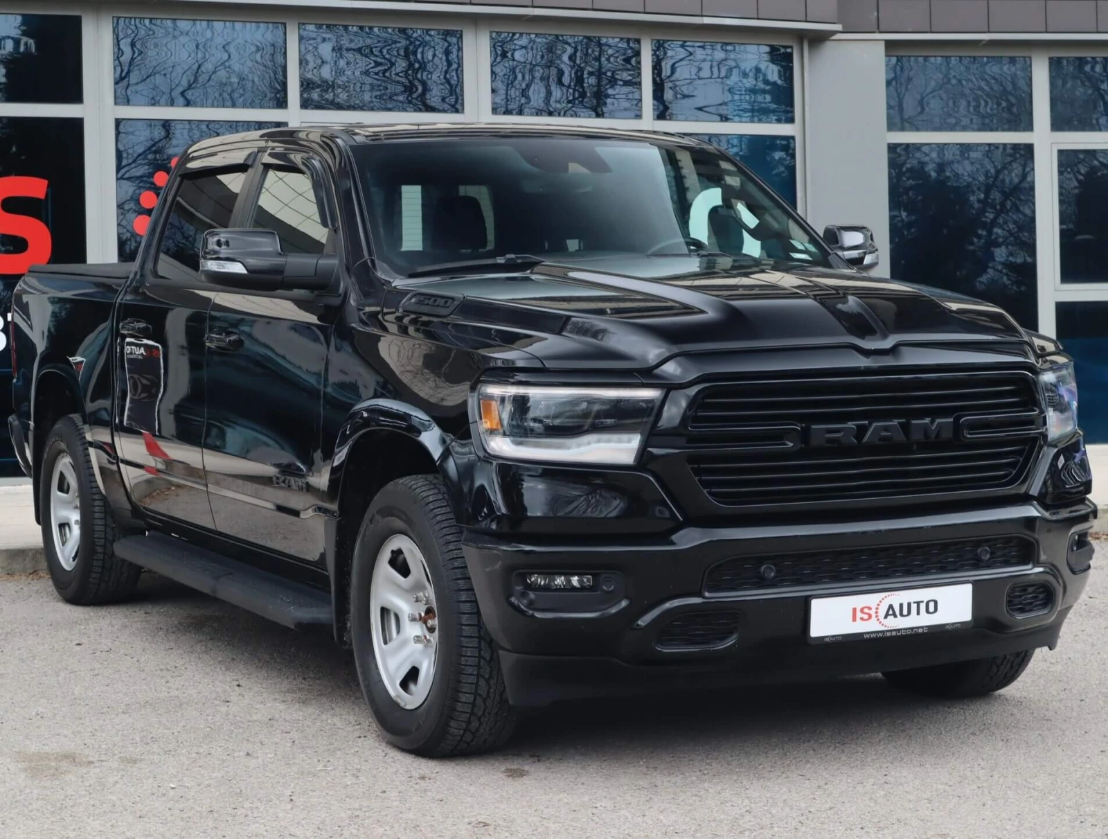 Dodge RAM 1500 5.7 HEMI V8/Crew Cab Long/4WD/Камера/Подгрев, снимка 3 - Автомобили и джипове - 54000439