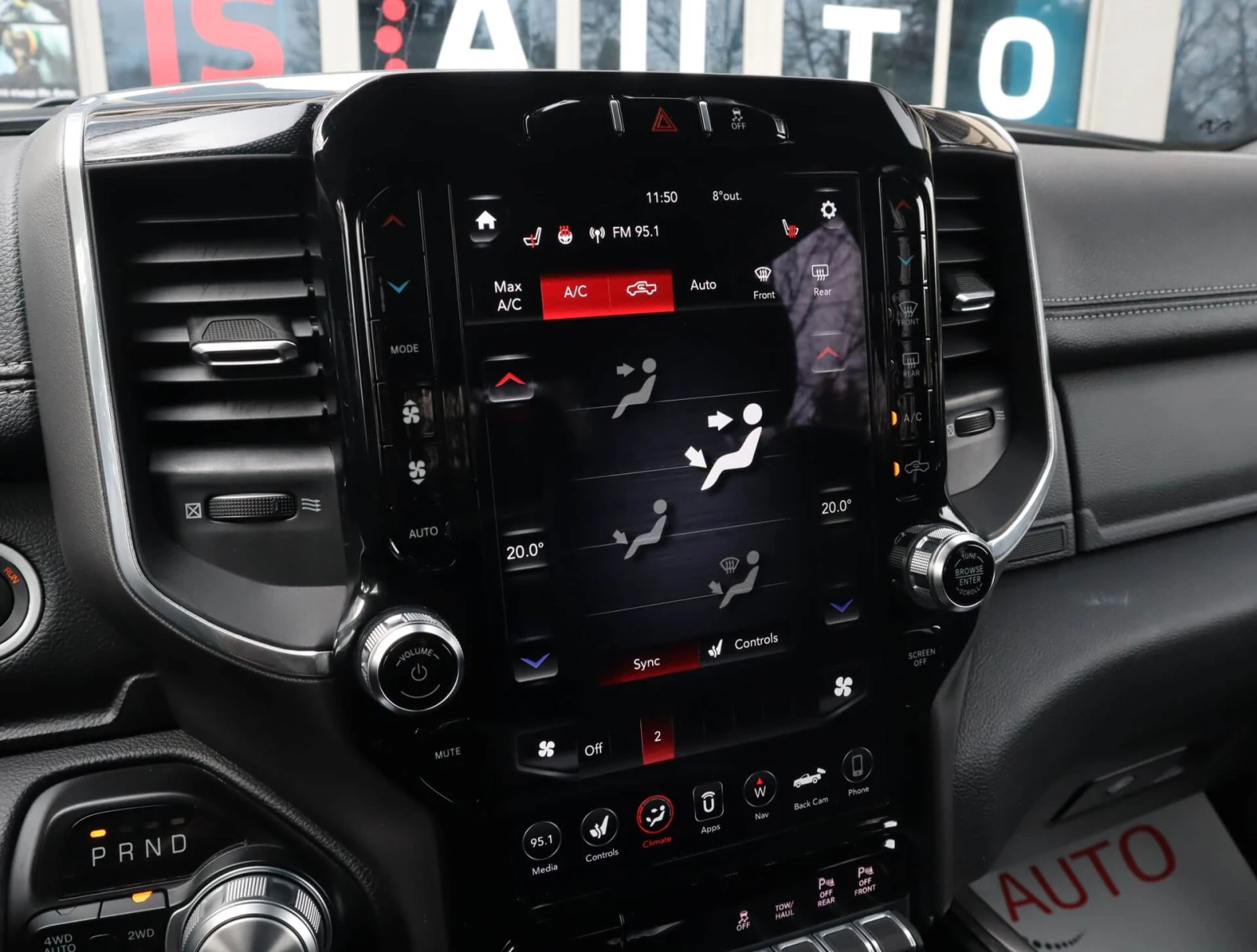 Dodge RAM 1500 5.7 HEMI V8/Crew Cab Long/4WD/Камера/Подгрев, снимка 11 - Автомобили и джипове - 54000439