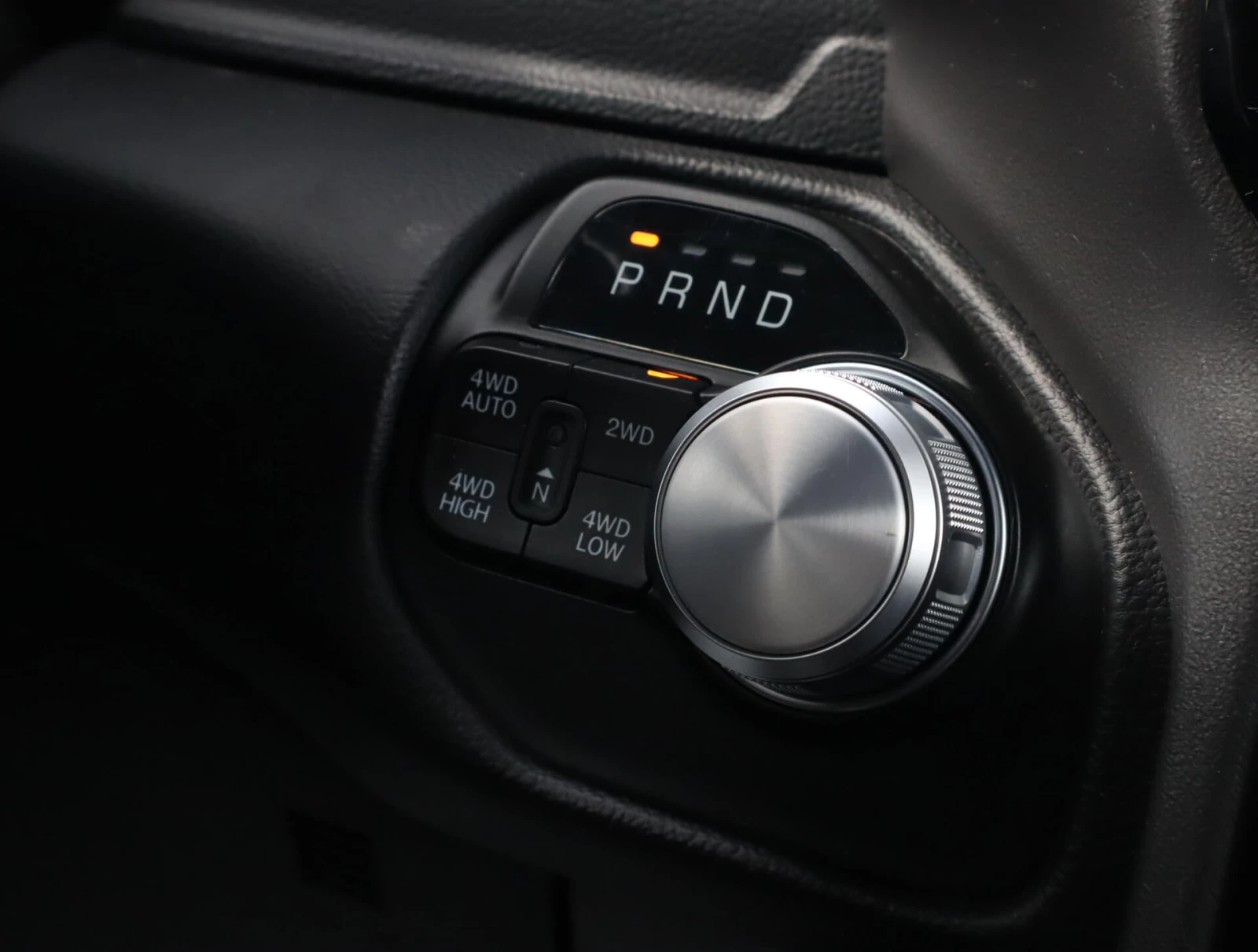 Dodge RAM 1500 5.7 HEMI V8/Crew Cab Long/4WD/Камера/Подгрев, снимка 10 - Автомобили и джипове - 54000439