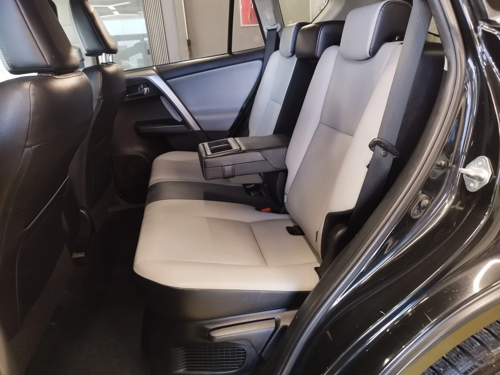 Toyota Rav4 2.5 Hybrid 4x4 LPG, снимка 10 - Автомобили и джипове - 54141011