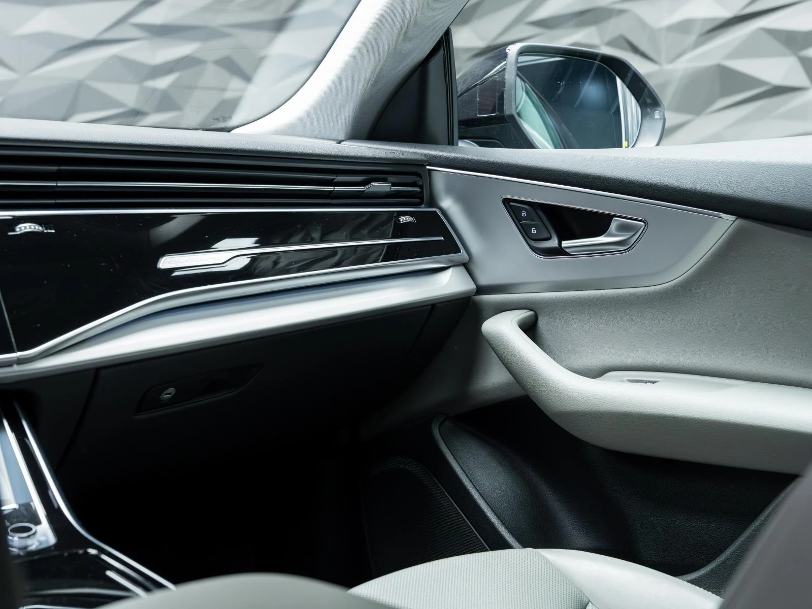 Audi Q8 QUATTRO* S-LINE* MEMORY* ОБДУХВ* DRIVE SELECT* , снимка 10 - Автомобили и джипове - 54265582