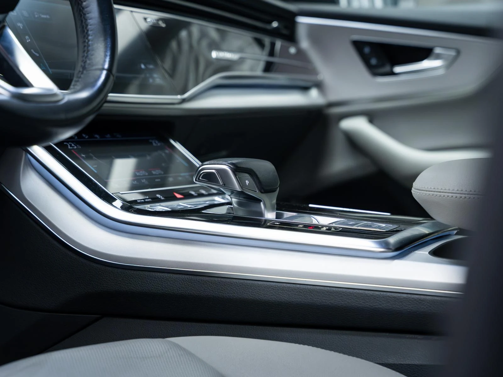 Audi Q8 QUATTRO* S-LINE* MEMORY* ОБДУХВ* DRIVE SELECT* , снимка 17 - Автомобили и джипове - 54265582