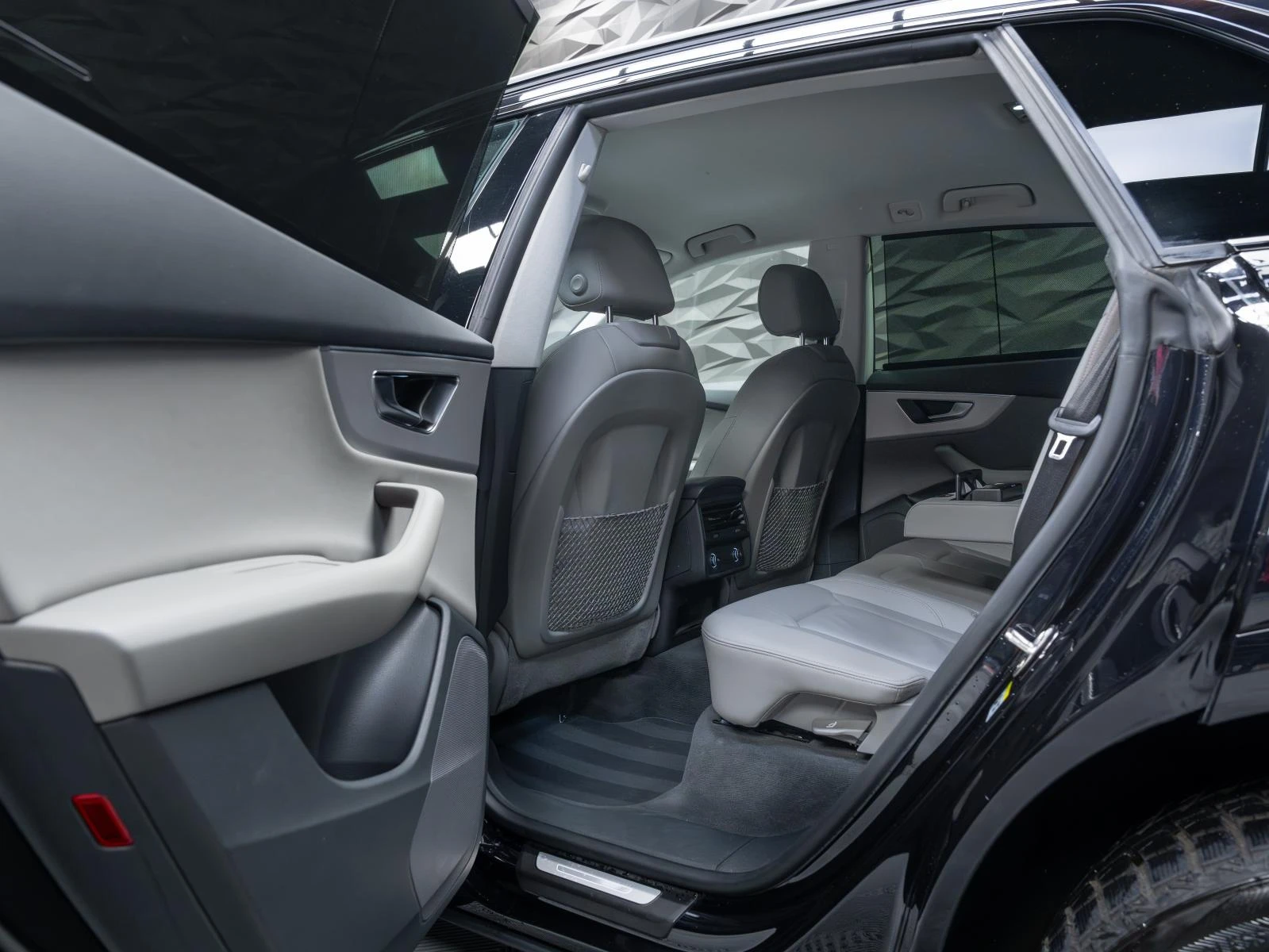 Audi Q8 QUATTRO* S-LINE* MEMORY* ОБДУХВ* DRIVE SELECT* , снимка 8 - Автомобили и джипове - 54265582