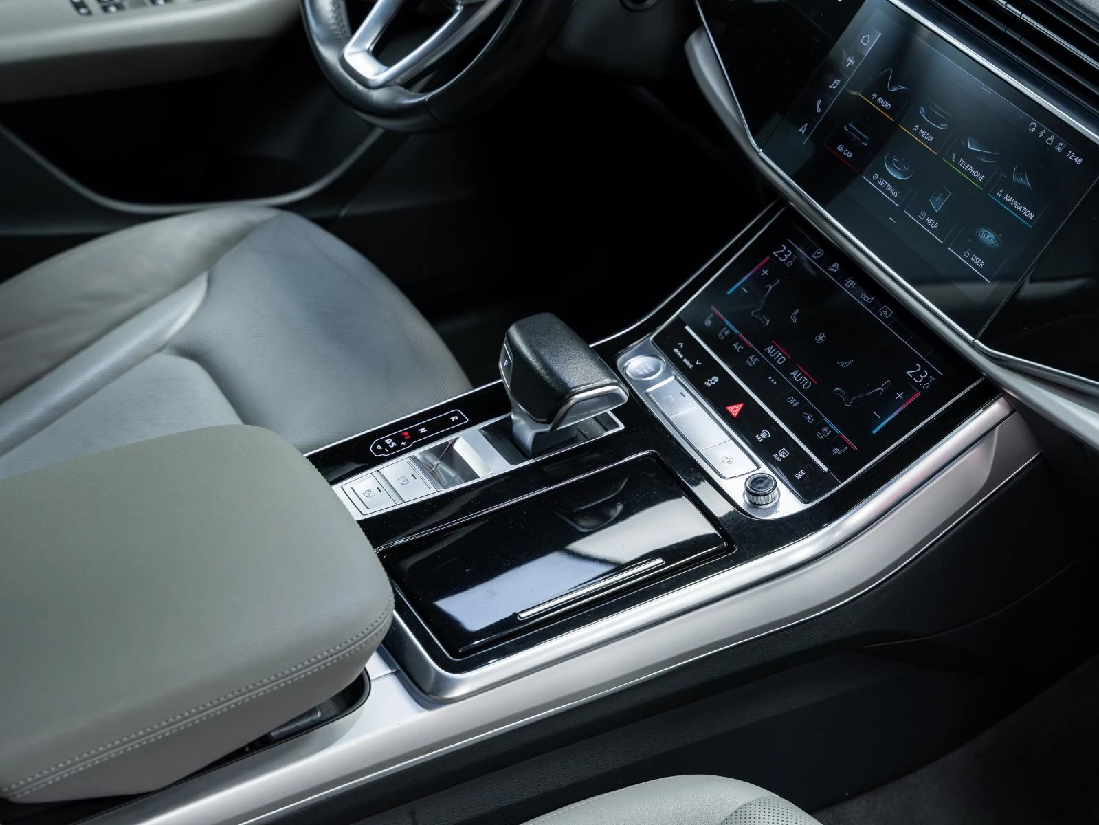 Audi Q8 QUATTRO* S-LINE* MEMORY* ОБДУХВ* DRIVE SELECT* , снимка 13 - Автомобили и джипове - 54265582