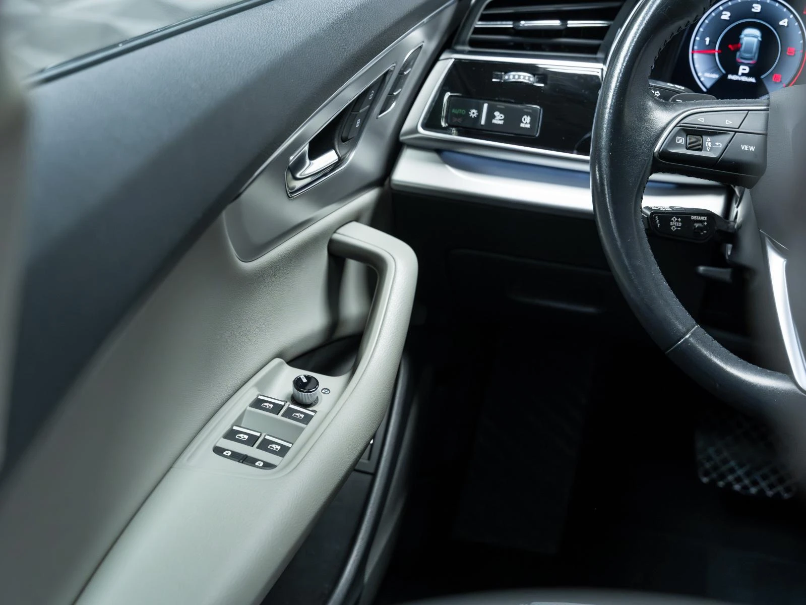 Audi Q8 QUATTRO* S-LINE* MEMORY* ОБДУХВ* DRIVE SELECT* , снимка 12 - Автомобили и джипове - 54265582