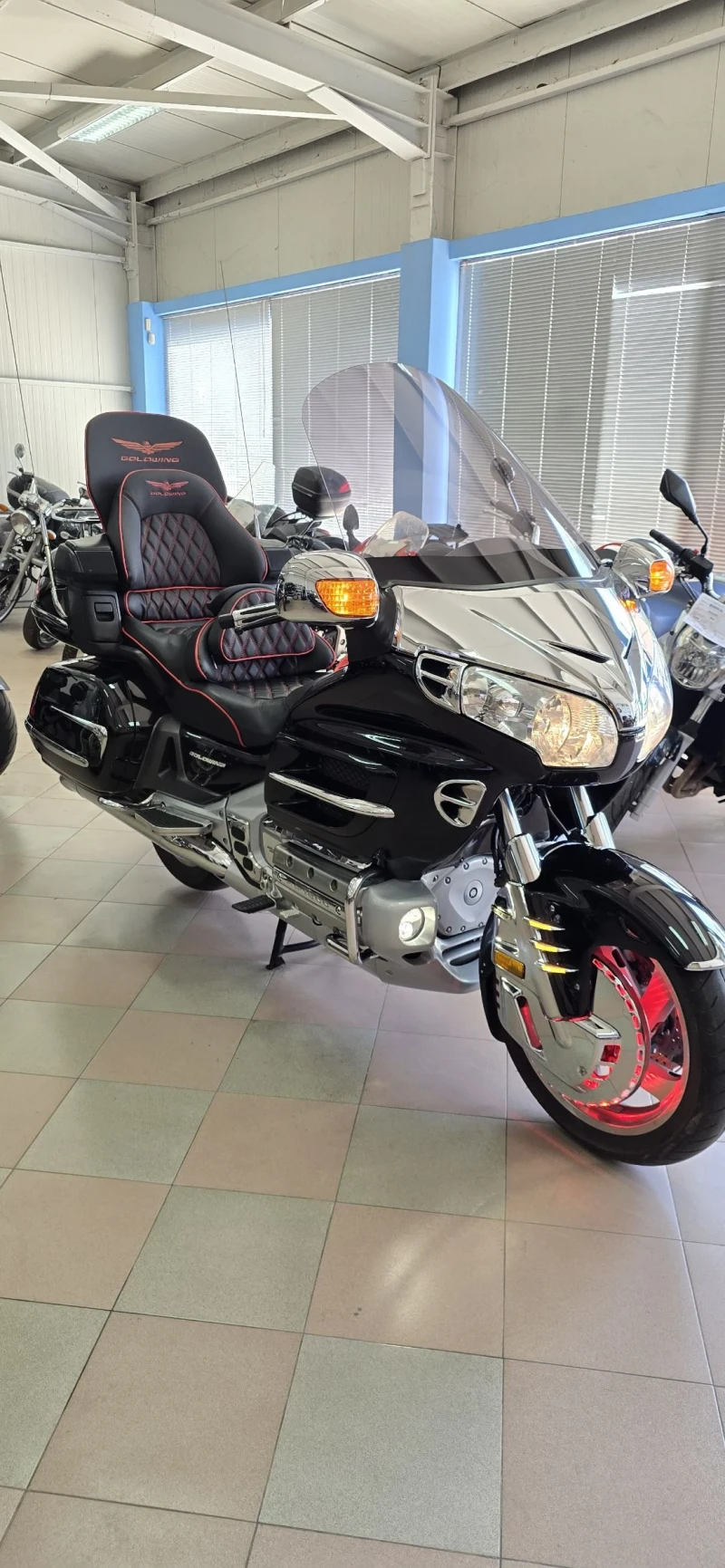 Honda Gold Wing GL 1800 Като нов ! Лизинг !, снимка 3 - Мотоциклети и мототехника - 50998958