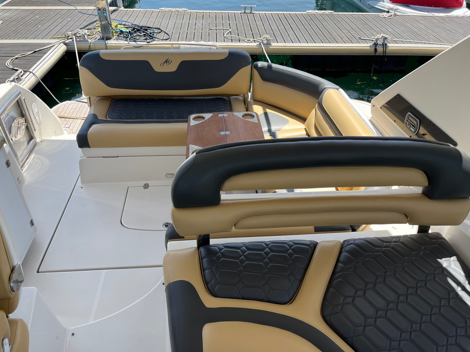 Моторна яхта Monterey 415 Sport Yacht - изображение 6