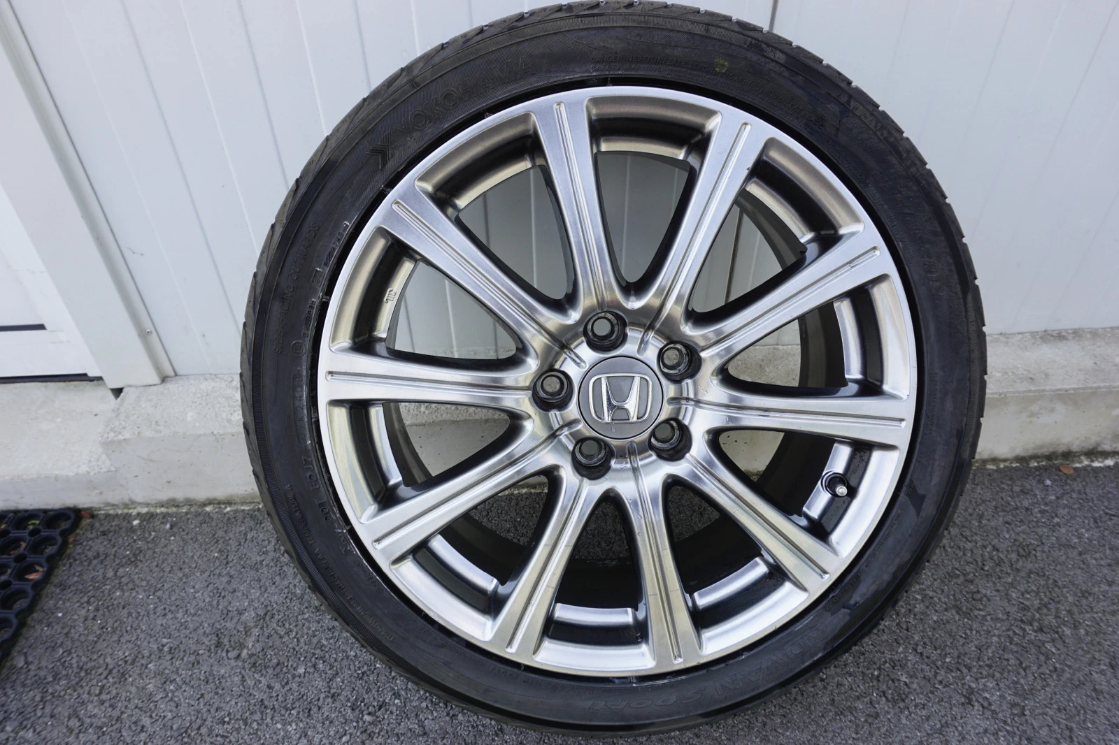    225/45R18  Honda Cr-v | Mobile.bg   1