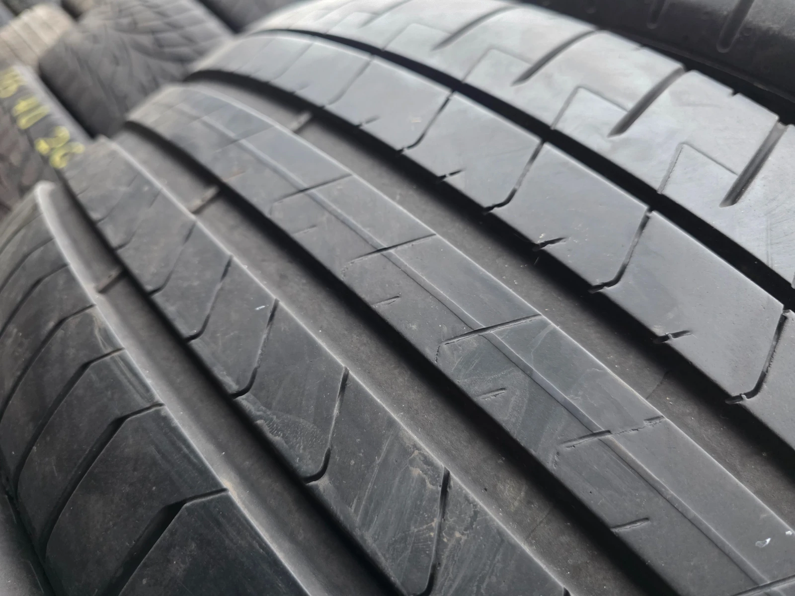 Гуми Летни 255/50R21, снимка 2 - Гуми и джанти - 53982349