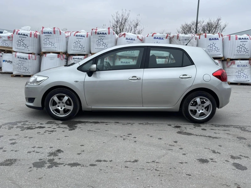 Toyota Auris 1.6 бензин, снимка 7 - Автомобили и джипове - 48156184