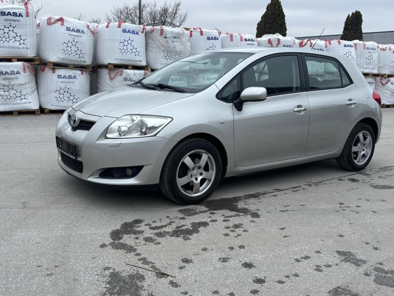 Toyota Auris 1.6 бензин, снимка 4 - Автомобили и джипове - 48156184