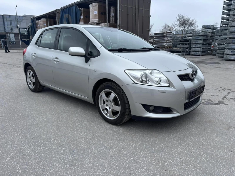 Toyota Auris 1.6 бензин, снимка 2 - Автомобили и джипове - 48156184