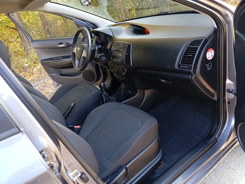 Hyundai I20 1.3-I-КЛИМАТРОНИК, снимка 16 - Автомобили и джипове - 52123861