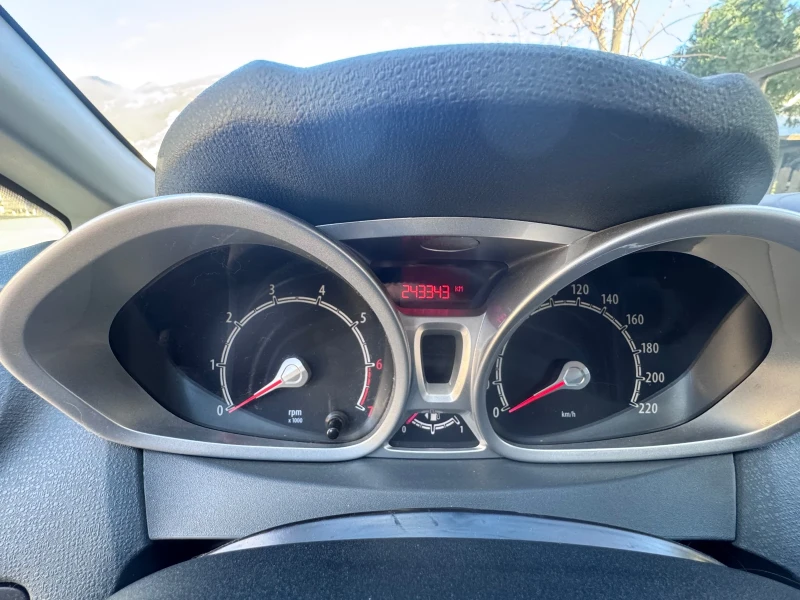 Ford Fiesta LPG, снимка 9 - Автомобили и джипове - 53034653