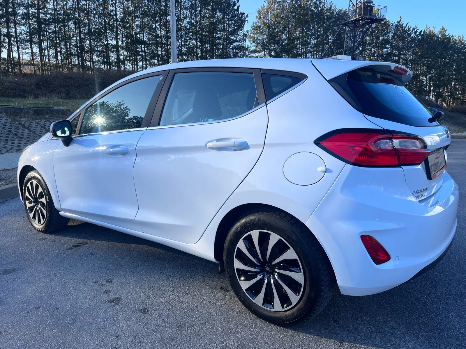 Ford Fiesta 1.0i Hybrid / Titanium  - изображение 4