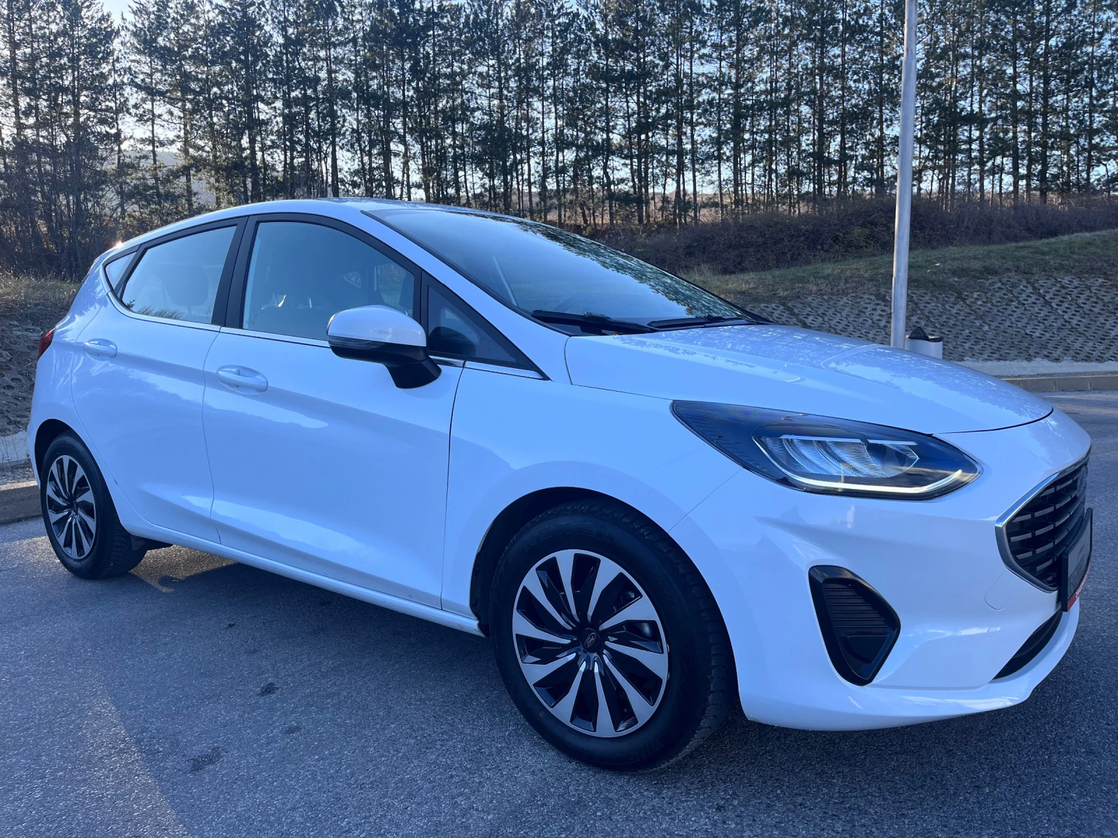 Ford Fiesta 1.0i Hybrid / Titanium  - изображение 2