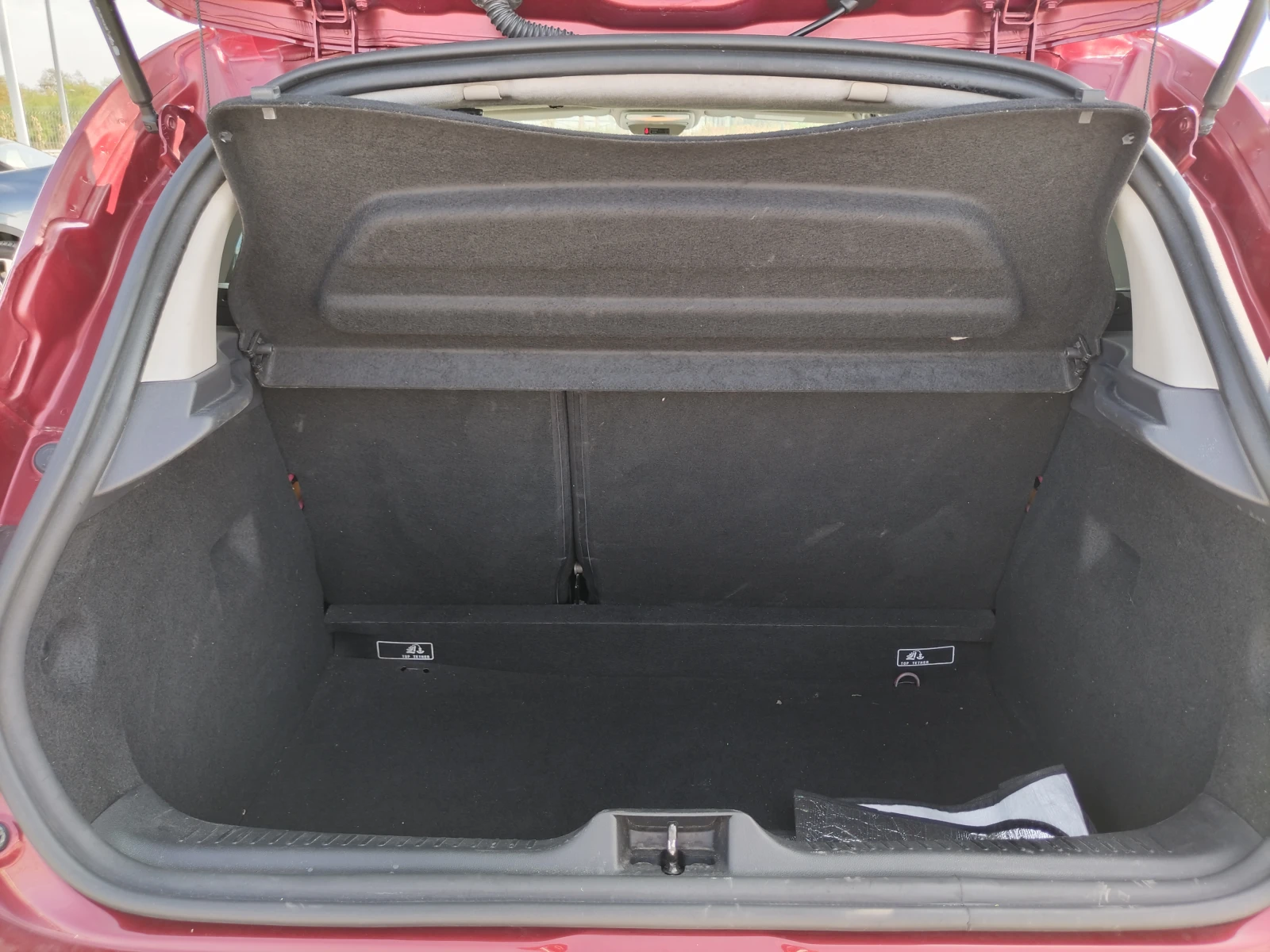 Renault Clio 1.5 dCi , 75 к.с. / Капариран, снимка 13 - Автомобили и джипове - 47051398