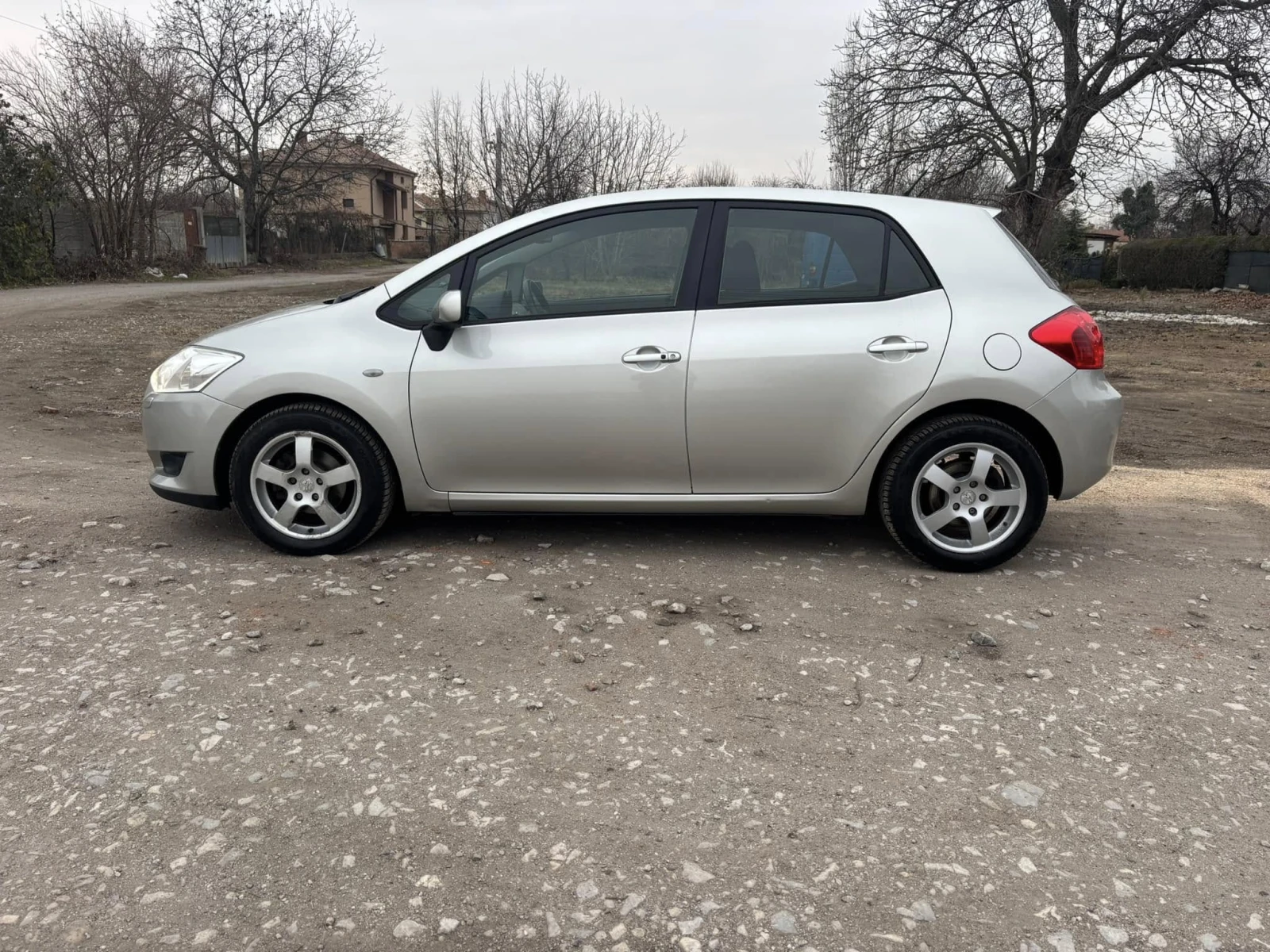 Toyota Auris 1.6 бензин - изображение 5