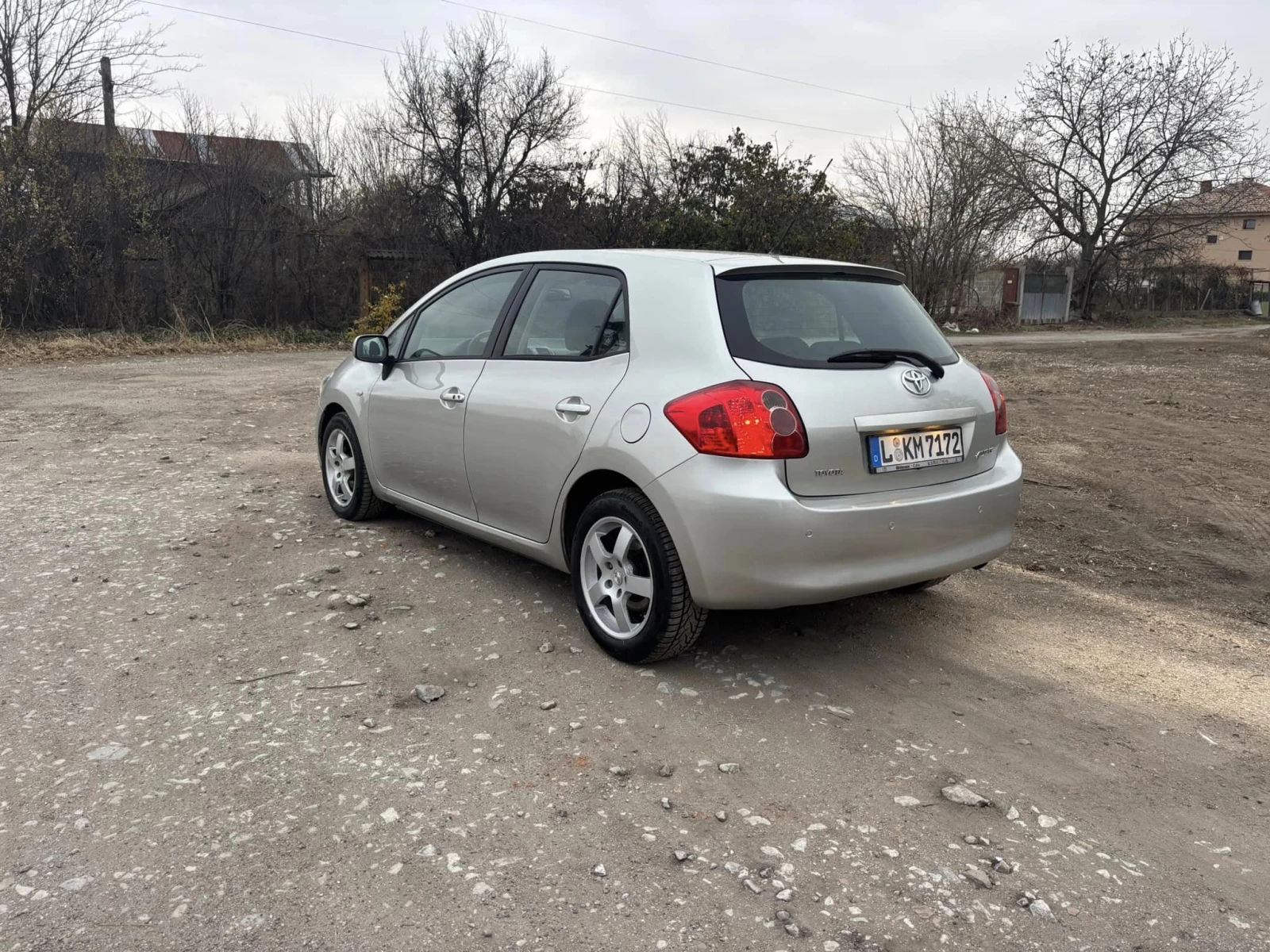 Toyota Auris 1.6 бензин - изображение 3