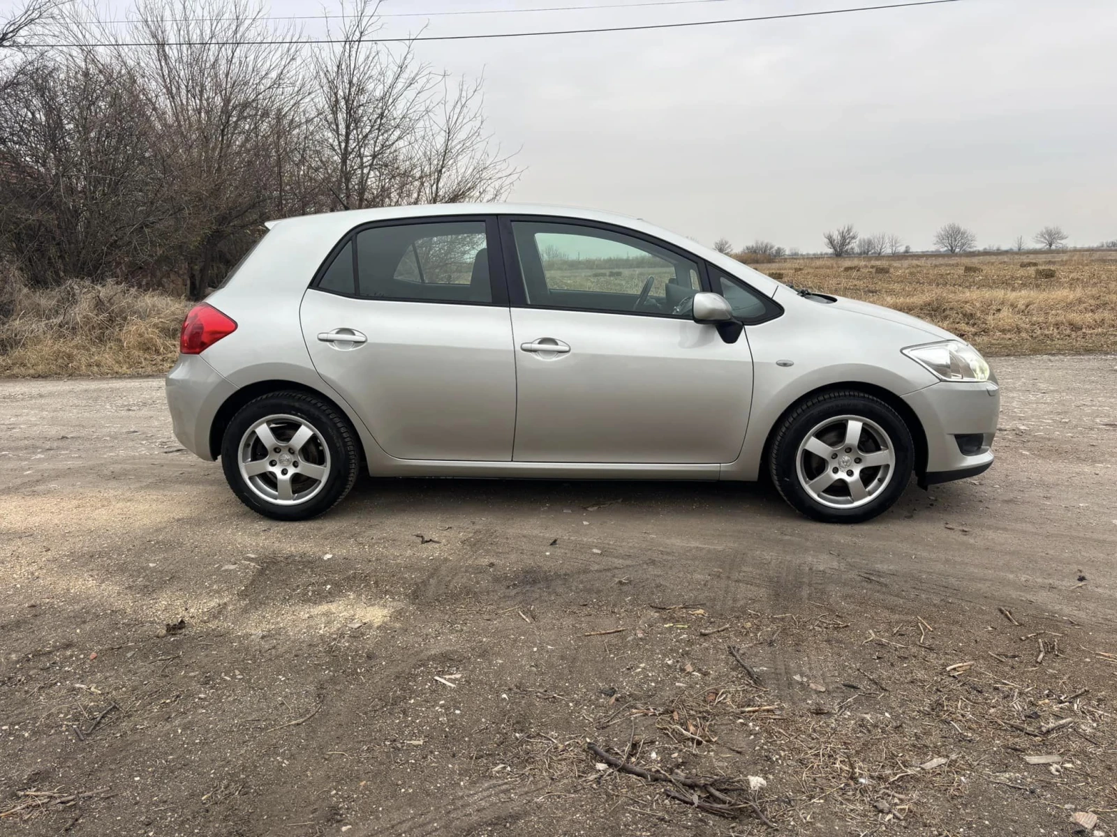 Toyota Auris 1.6 бензин - изображение 6