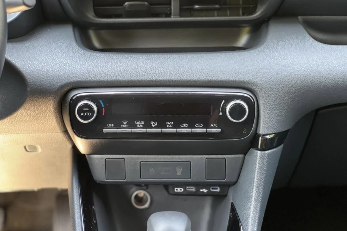 Toyota Yaris  - изображение 6