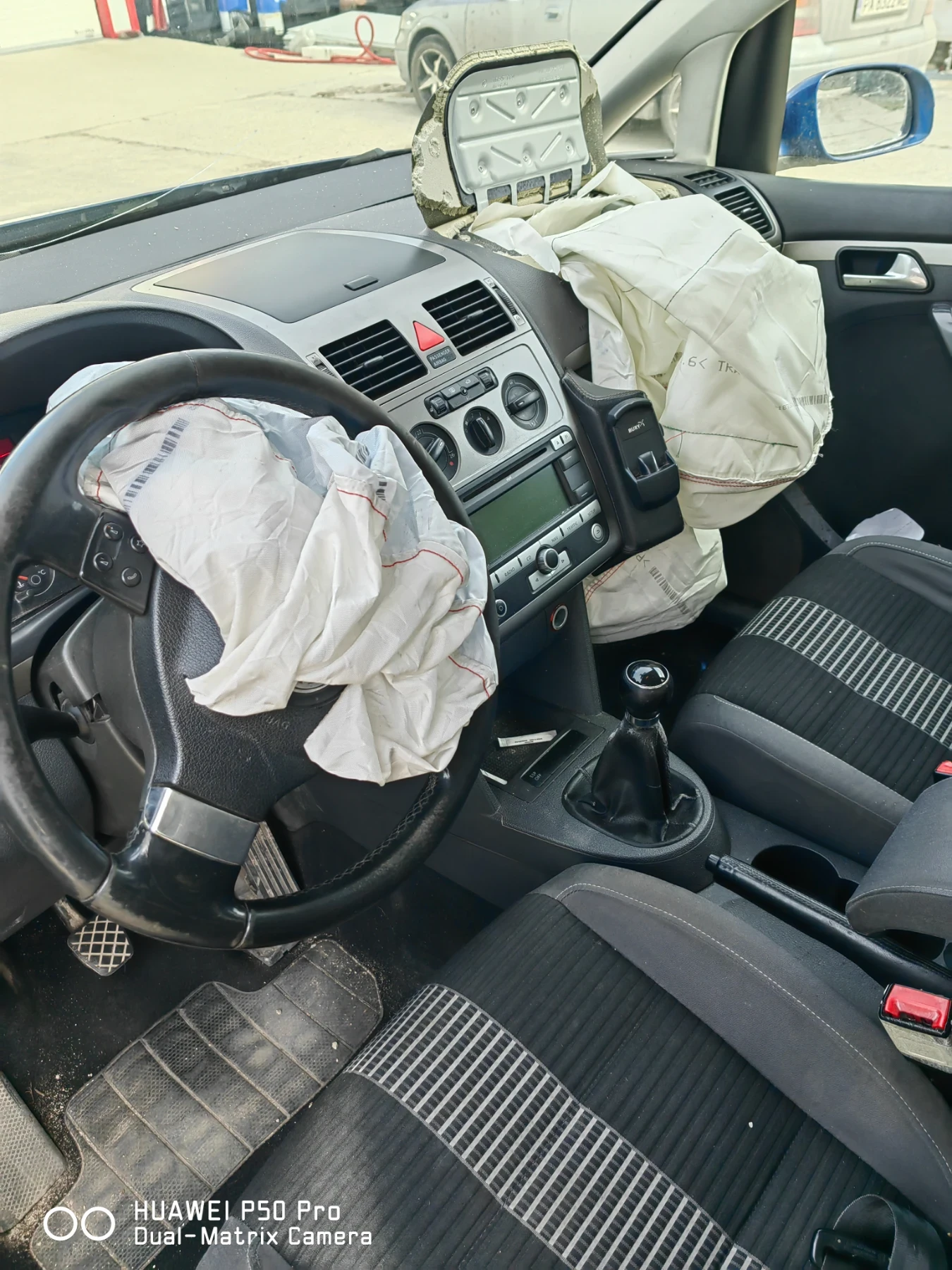 VW Touran, снимка 3 - Автомобили и джипове - 53636561