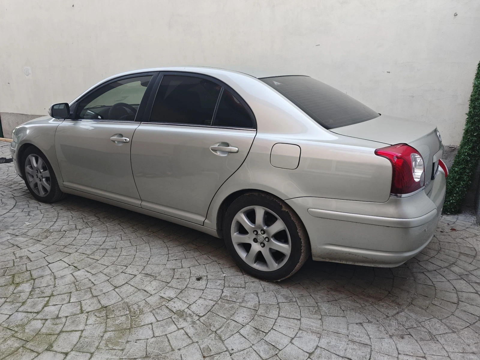 Toyota Avensis 1.8 facelift , снимка 17 - Автомобили и джипове - 54803395