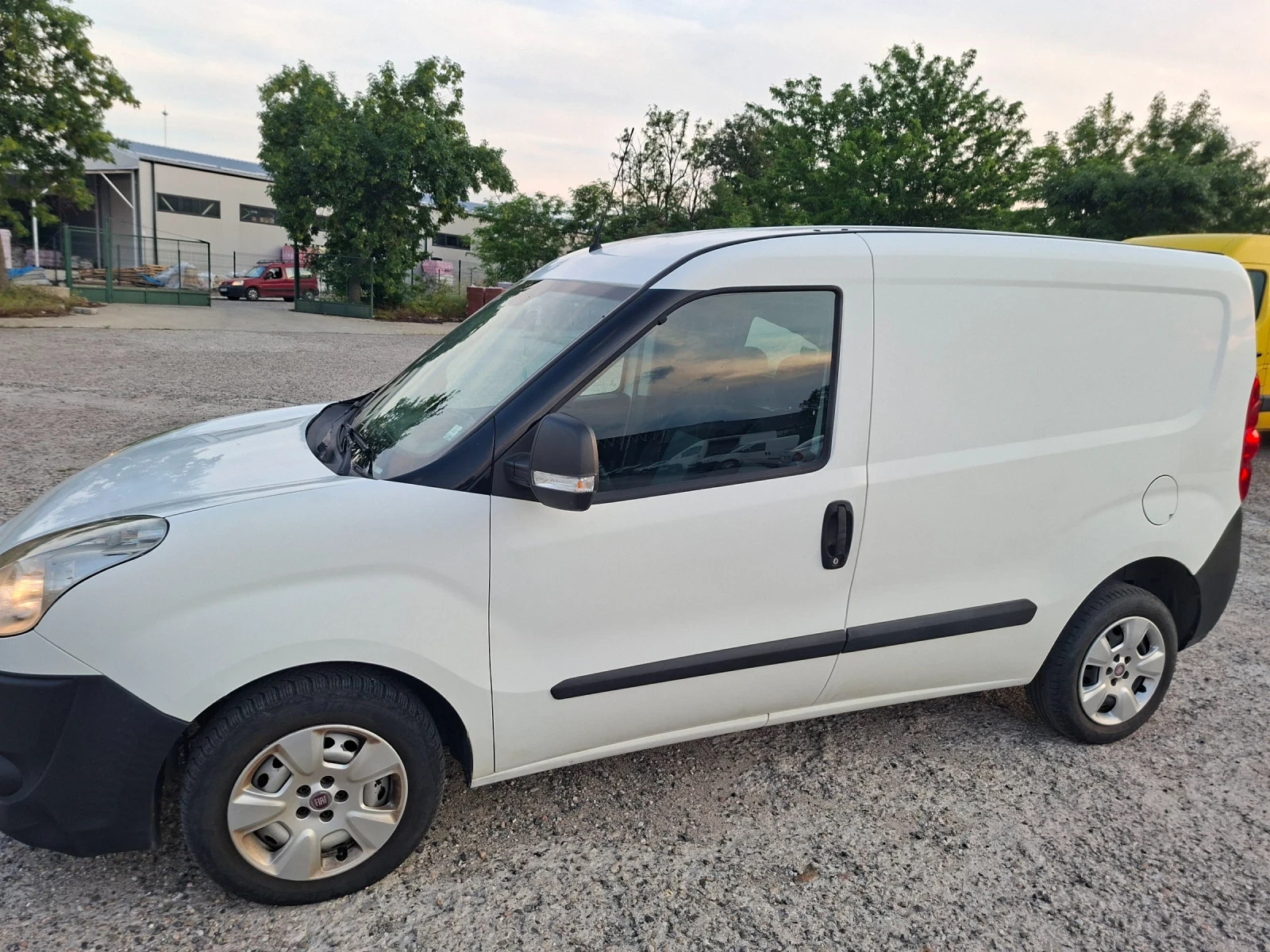 Fiat Doblo Товарен, снимка 4 - Автомобили и джипове - 54858570