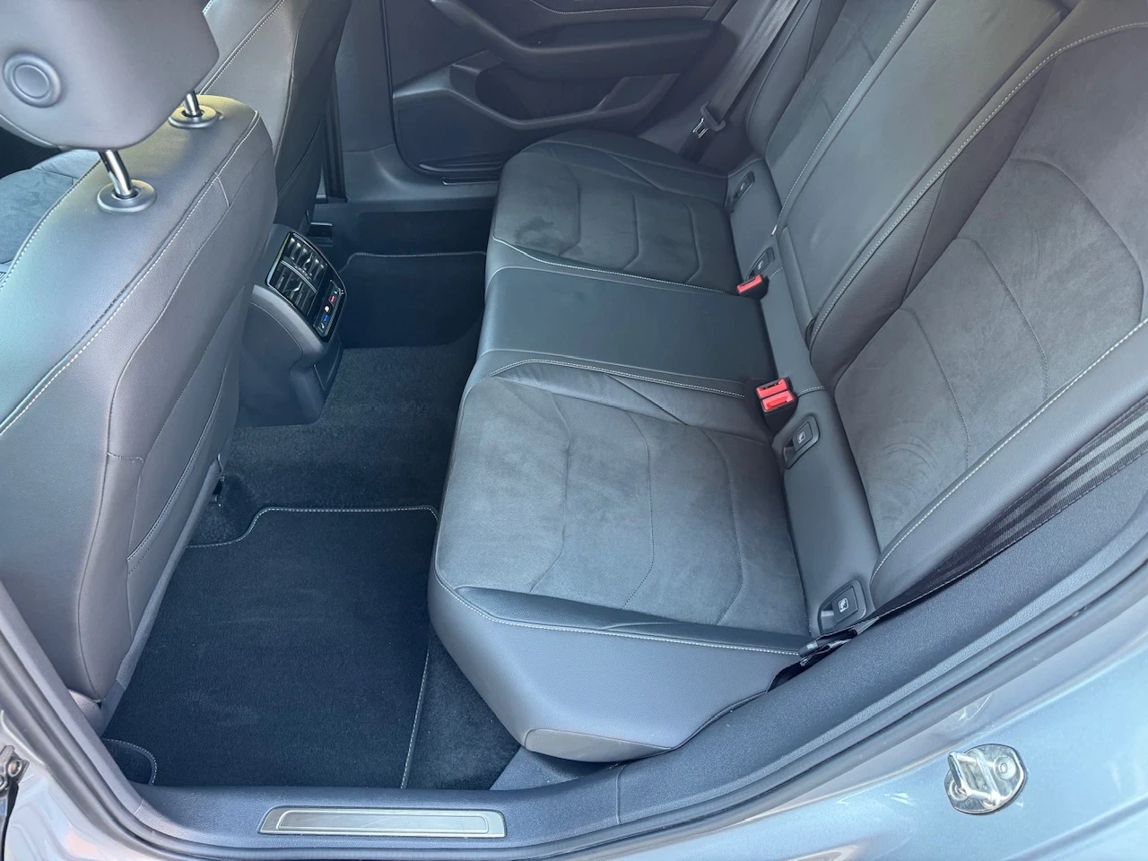 VW Arteon 2.0TDI 150к.с./80000км./ПЪЛНА ИСТОР.VW/R-Line, снимка 12 - Автомобили и джипове - 55510743