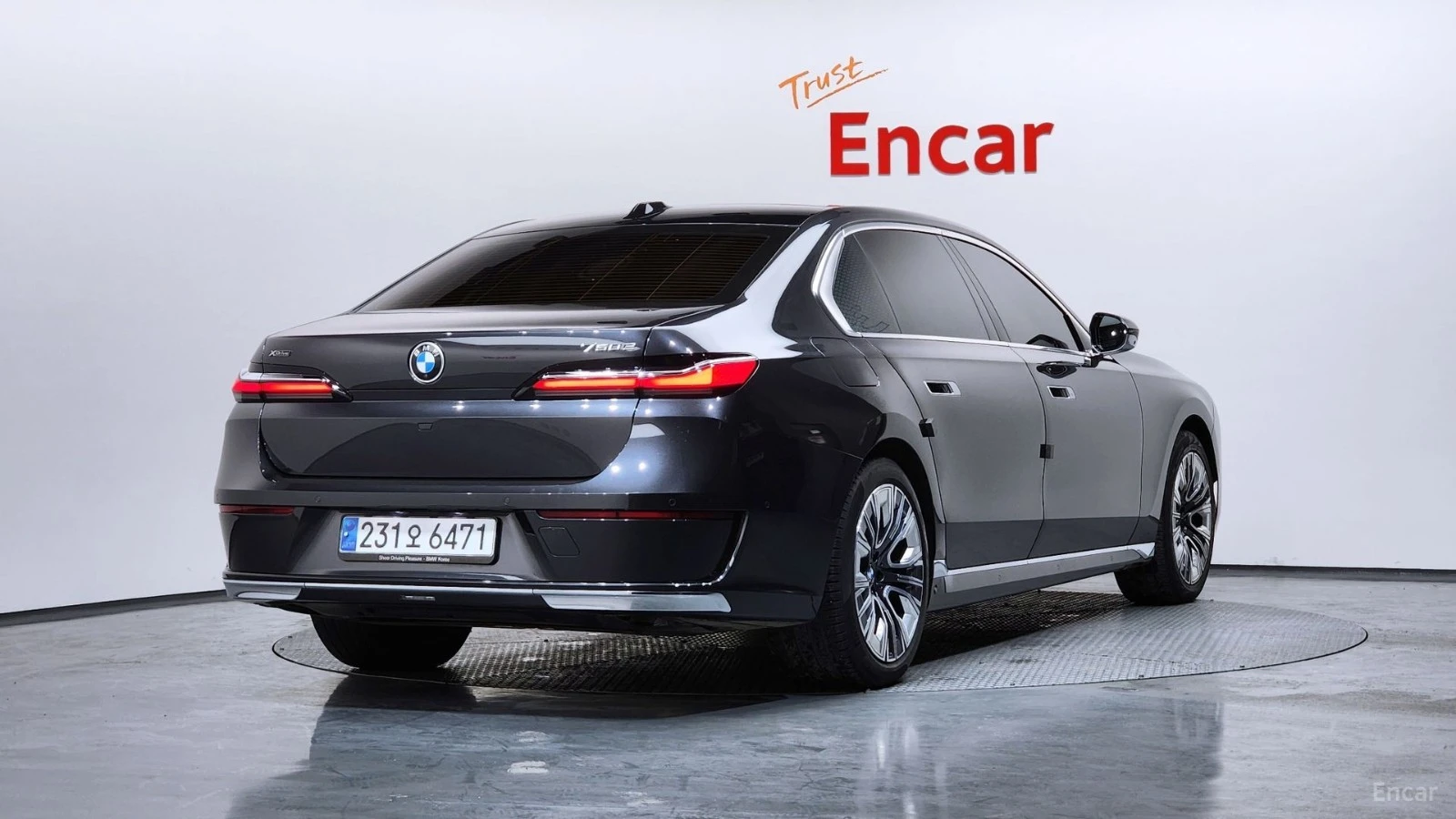 BMW 740 sDrive* РЕЛАКС* ТЕЛЕВИЗОР* МАСАЖИ* АВТОКРЕДИТ, снимка 2 - Автомобили и джипове - 55652680