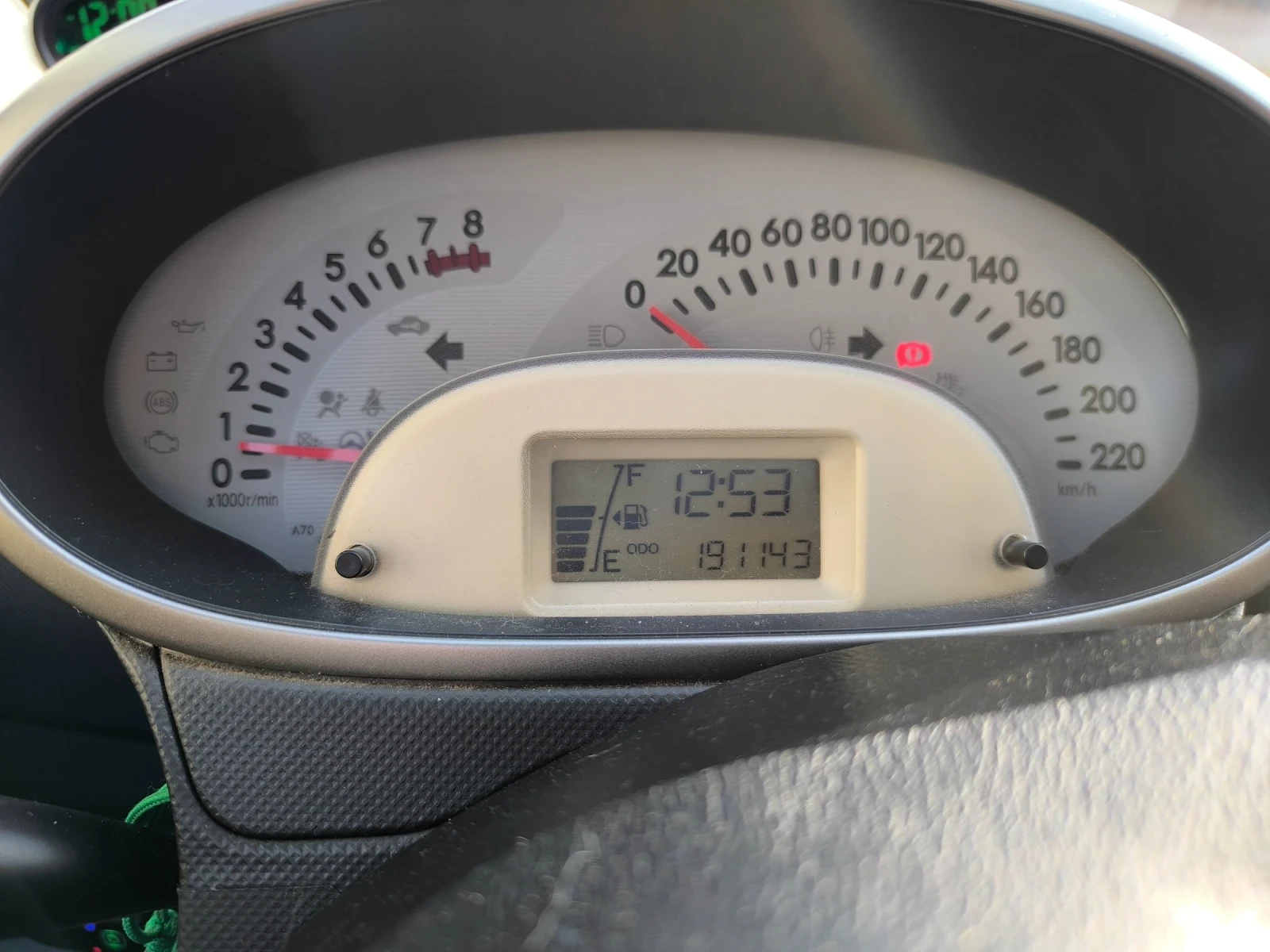 Daihatsu Sirion, снимка 13 - Автомобили и джипове - 55833765