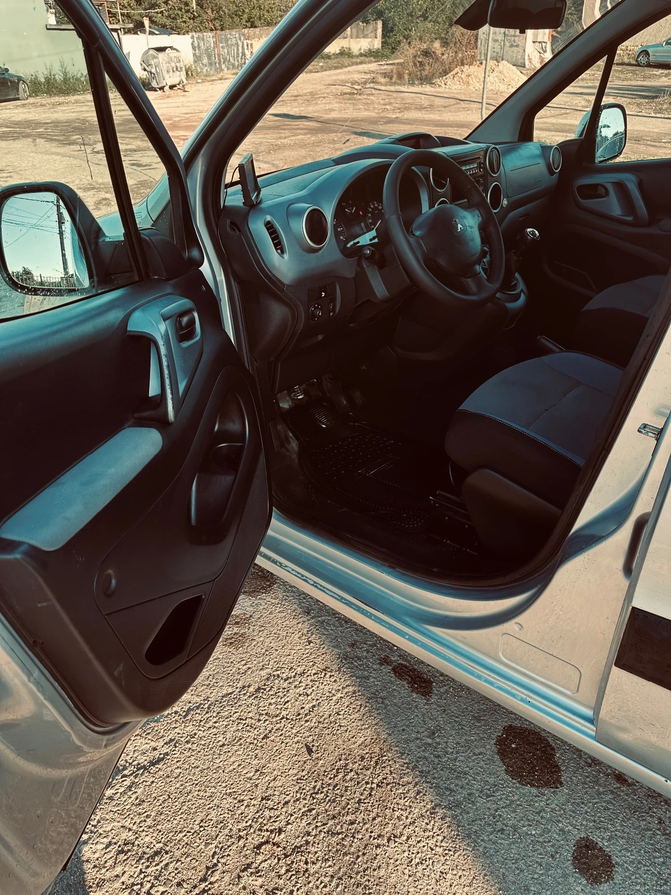 Peugeot Partner FACELIFT, снимка 11 - Автомобили и джипове - 56166589