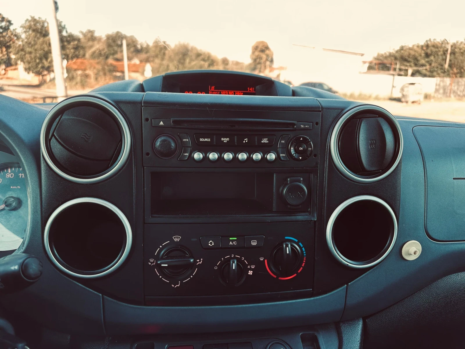Peugeot Partner FACELIFT, снимка 9 - Автомобили и джипове - 56166589