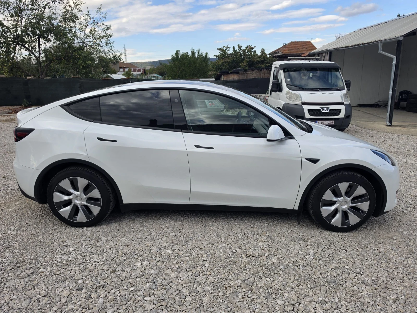 Tesla Model Y SR RWD BYD Blade Battery HW4, снимка 4 - Автомобили и джипове - 56245220