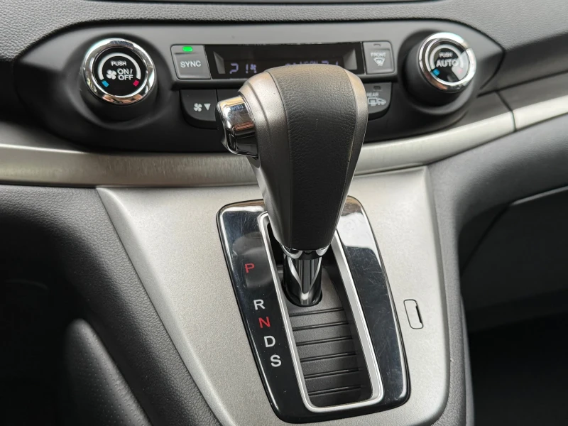 Honda Cr-v 2.0i 4X4* EXECUTIVE* ПЪЛНА СЕРВИЗНА ИСТОРИЯ!, снимка 12 - Автомобили и джипове - 51206713