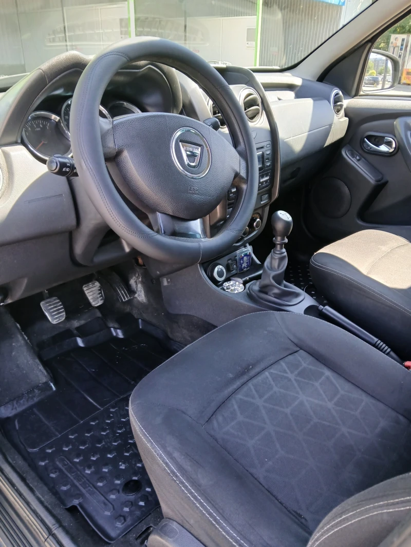 Dacia Duster 1.6i-4x4-Газ-бензин, снимка 6 - Автомобили и джипове - 52606469