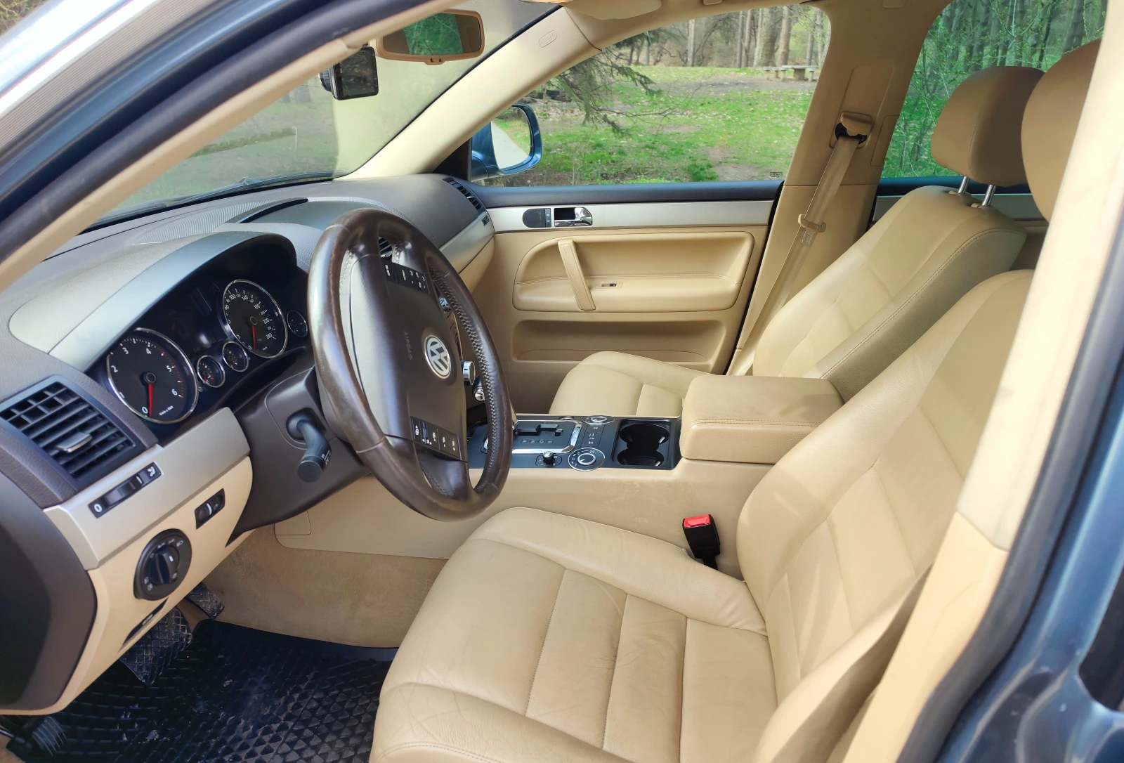 VW Touareg 3.0 TDI, снимка 8 - Автомобили и джипове - 53843612